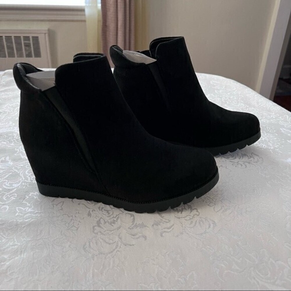 New Dream Pairs Women’s Suede Ankle Boots, w/stretchy material SZ 7.5 Black